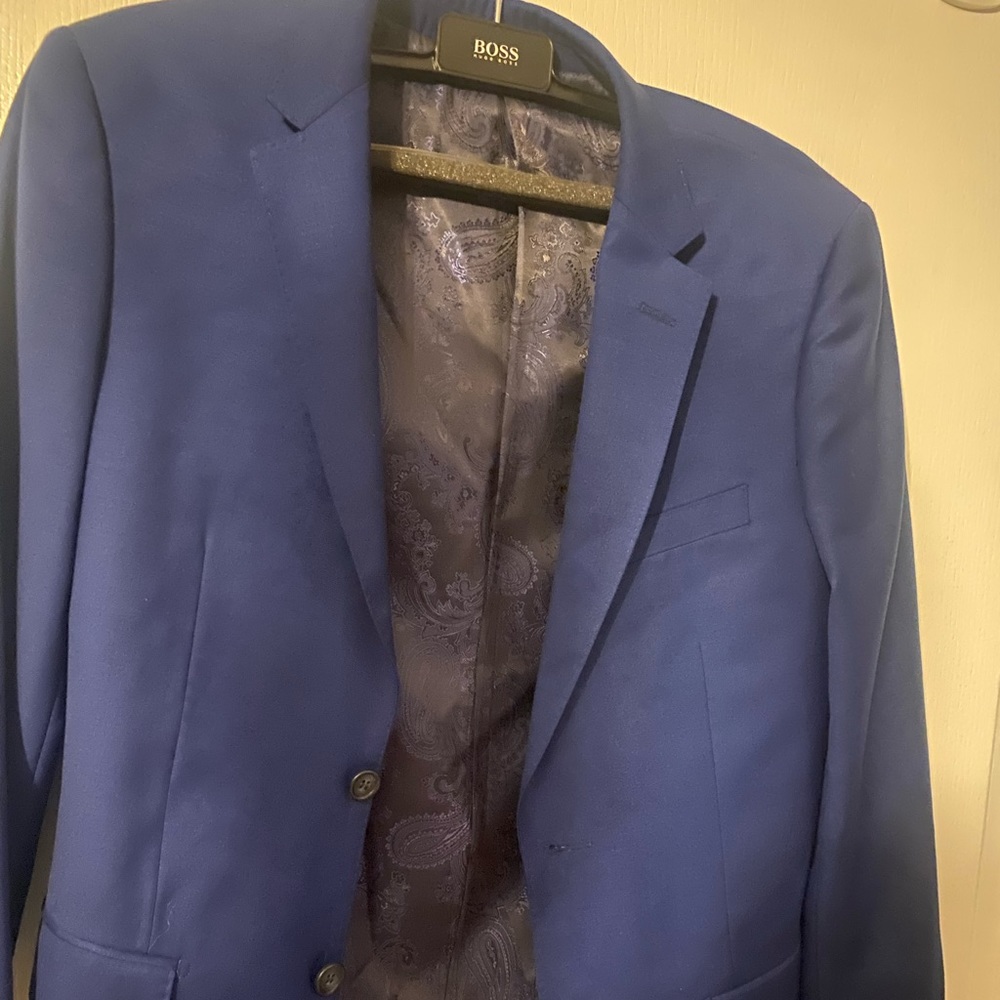 Selling Men’s suit! Never worn - great condition. Royal Blue